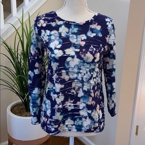 Simple Vera Vera Wang floral top